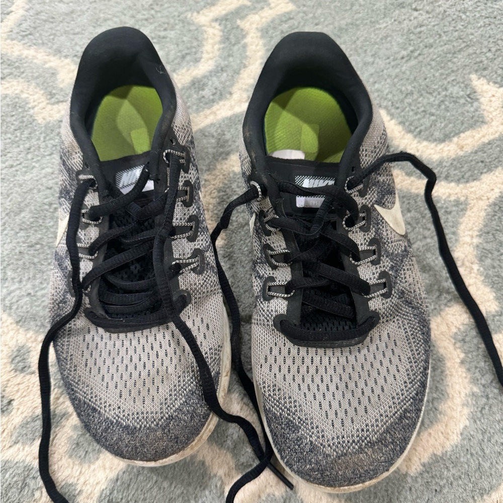 Nike Women’s Free RN Grey/Black running sneaker size 7